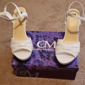 11M White Chelsea Moreland wedge open toe